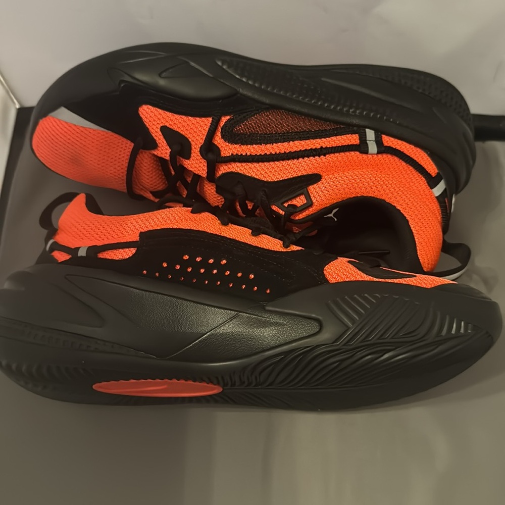 Puma Vibrant Red and Black Athletic Sneakers men’s size 9.0 - Picture 4 of 7